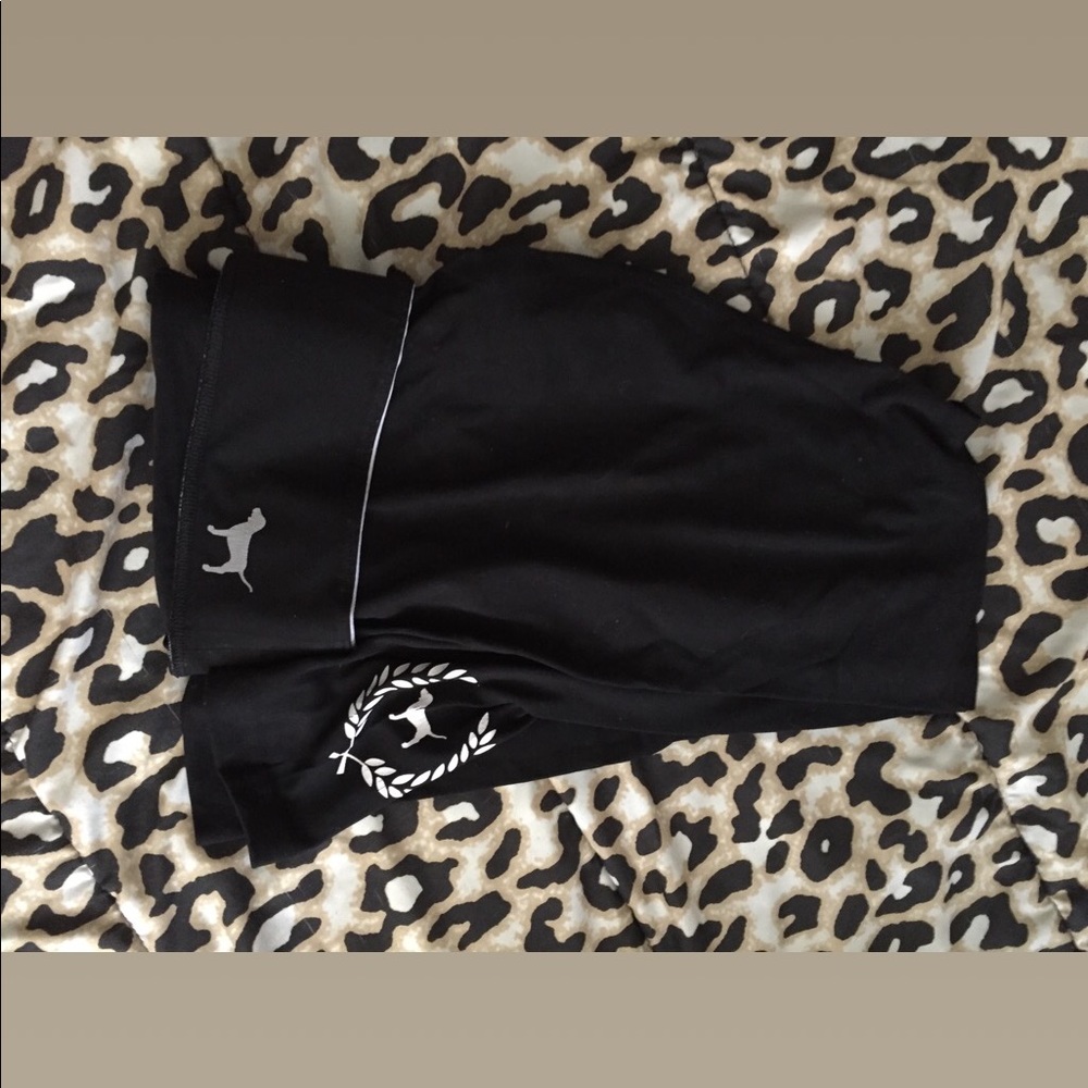 PINK Victoria’s Secret leggings.